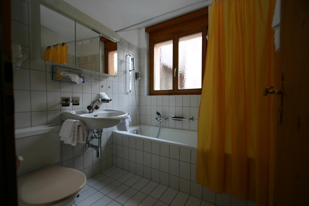 Hotel Poestli Maloja Habitación foto