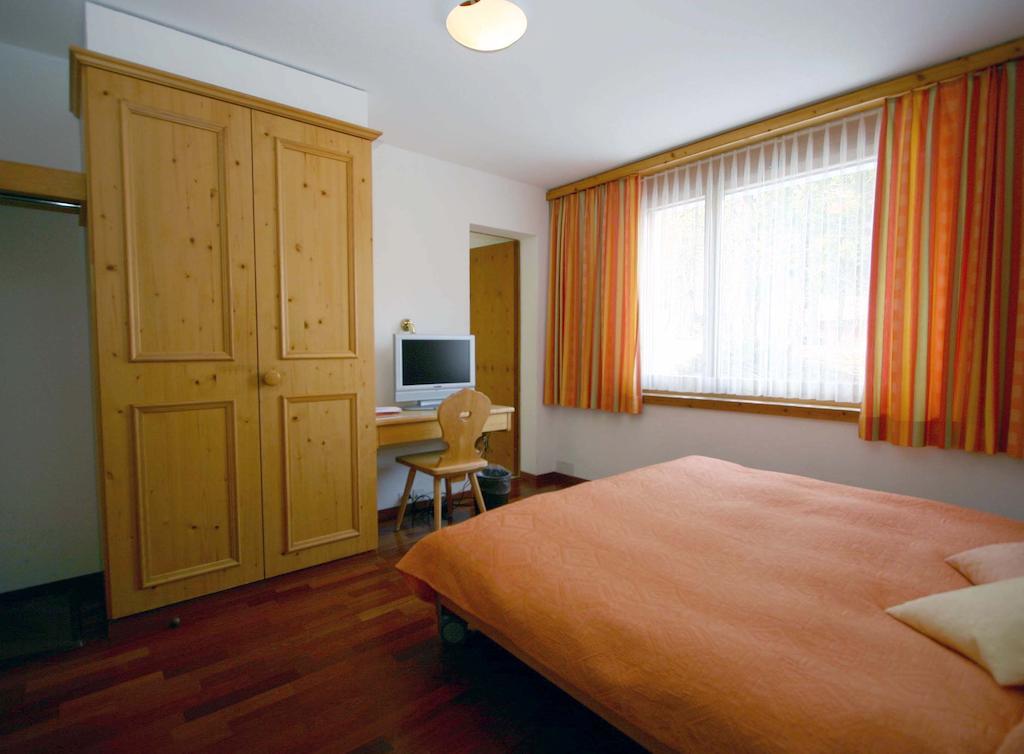 Hotel Poestli Maloja Habitación foto