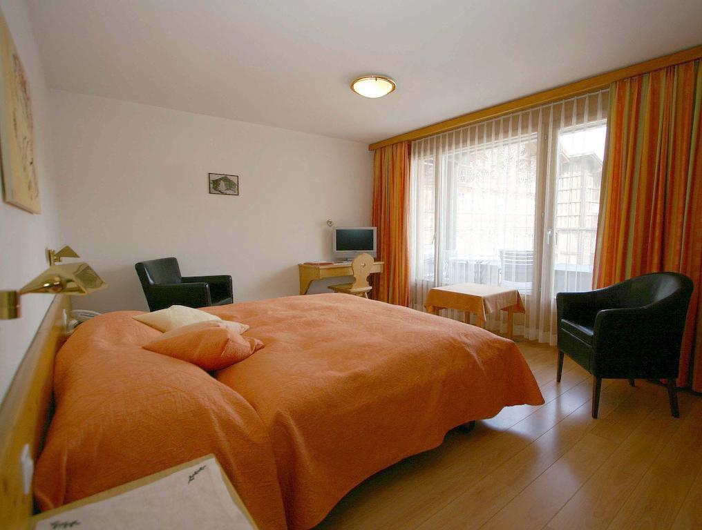 Hotel Poestli Maloja Habitación foto