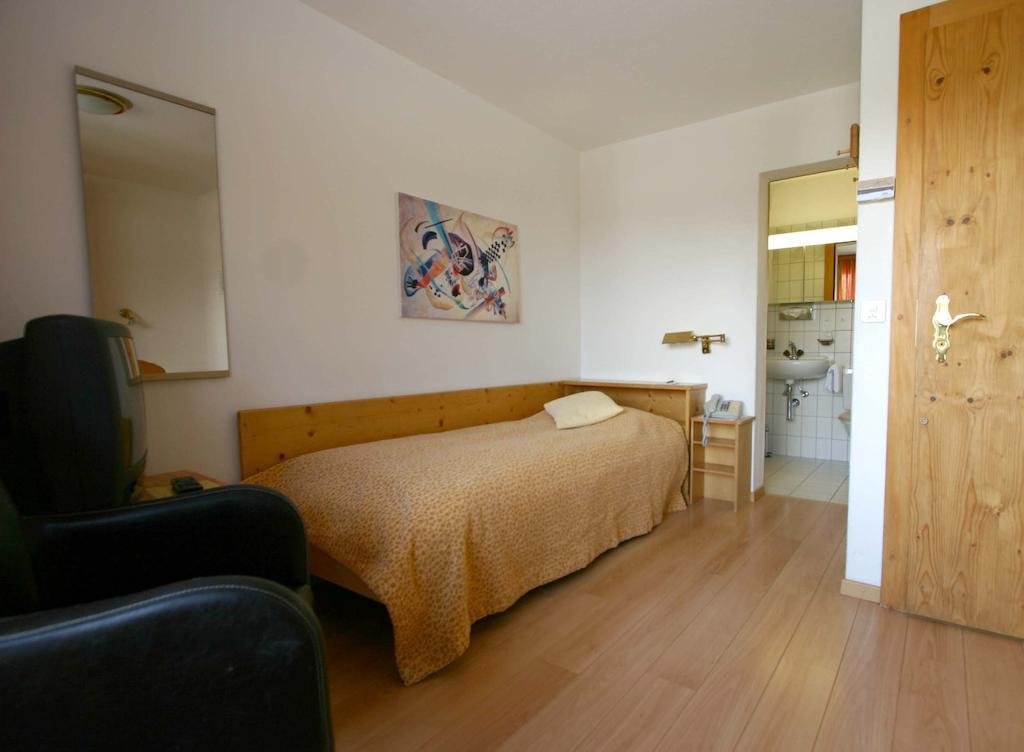 Hotel Poestli Maloja Habitación foto